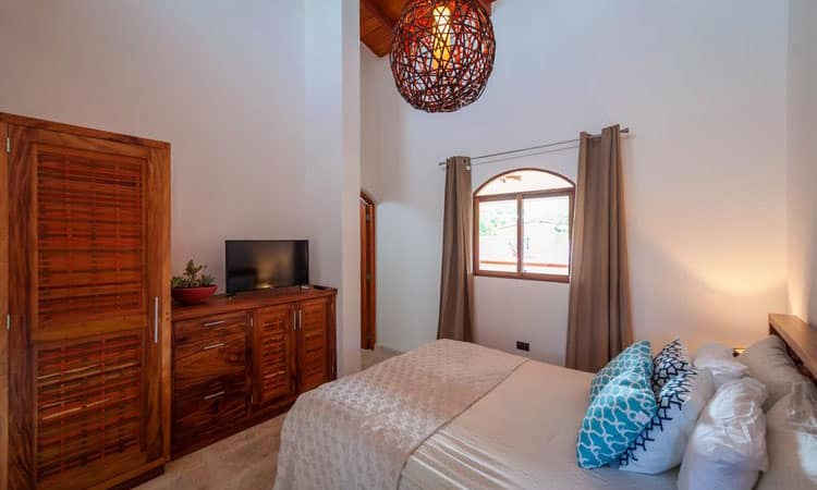 LeslieApartment 17