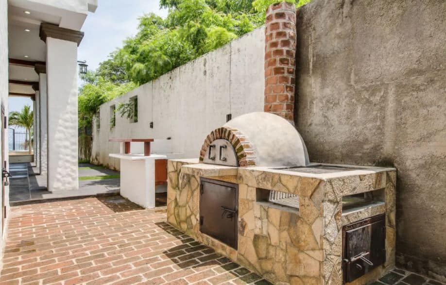 Outdoor kitchen and oven photo