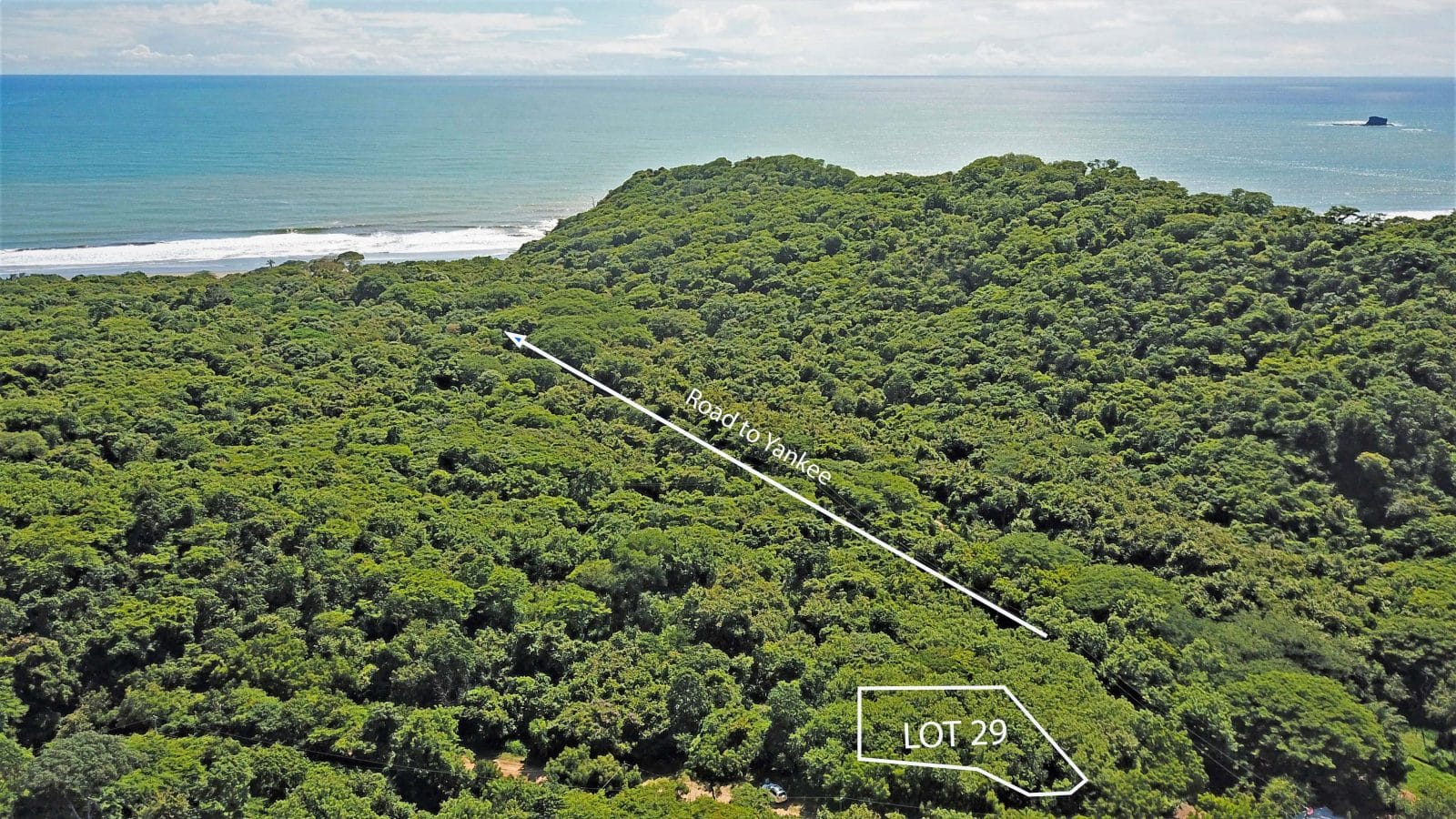 This Yankee Lot is a short walk from the beach.