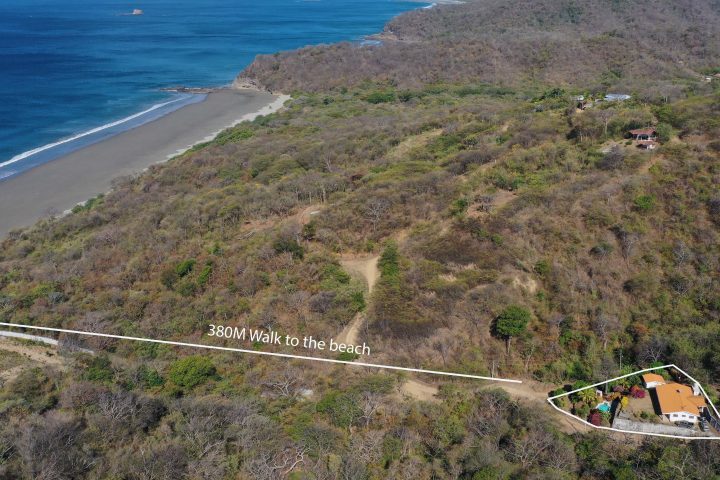 This ocean view home walking distance to Playa Yankee is less than 400 meters walk.