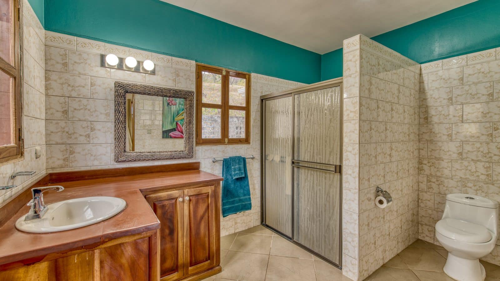 The master bathroom in Casa Blanca.