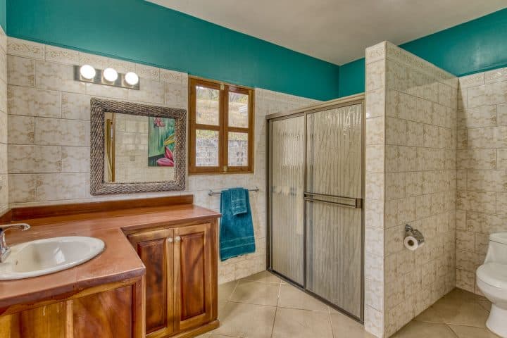 The master bathroom in Casa Blanca.