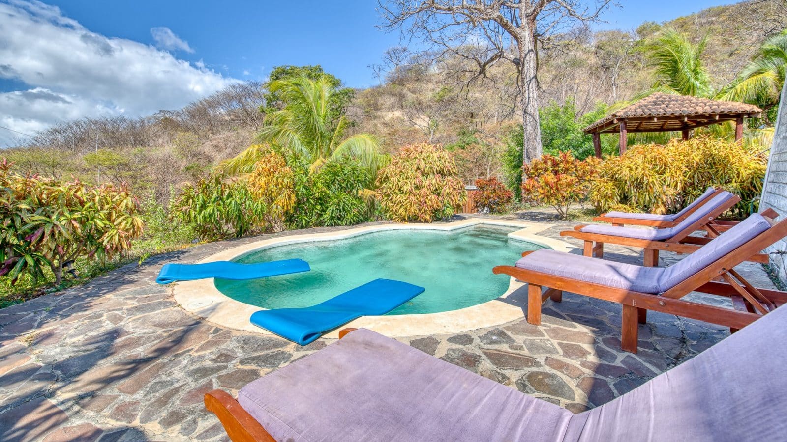 This ocean view home walking distance to Playa Yankee also has a pool.