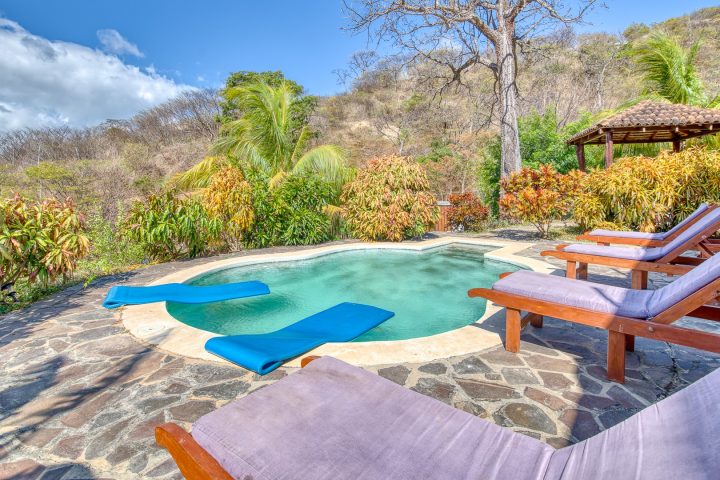 This ocean view home walking distance to Playa Yankee also has a pool.