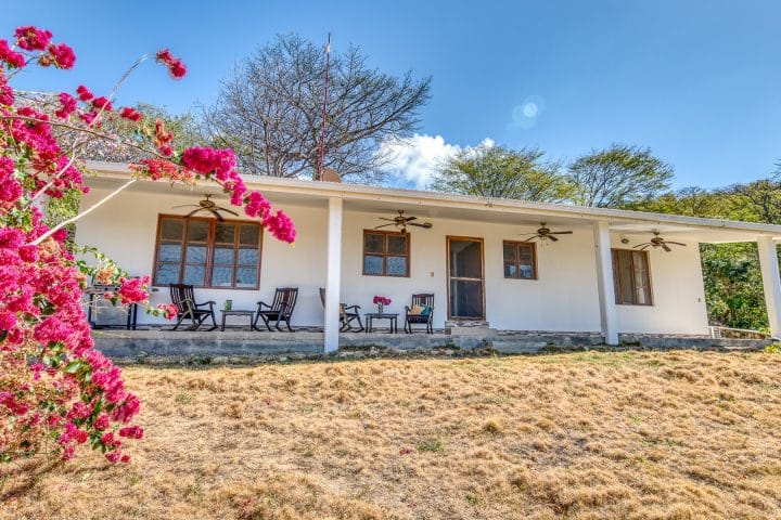 This ocean view home walking distance to Playa Yankee.