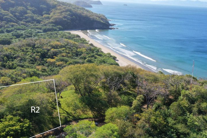 This Costa Dulce lot with endless views lets you see all the way to Costa Rica.