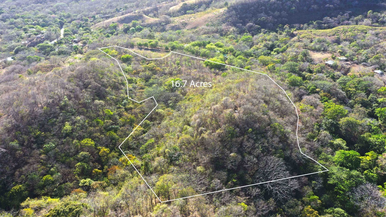 This Carrizal Acerage with development opportunities is near the entrance to Playa Hermosa.