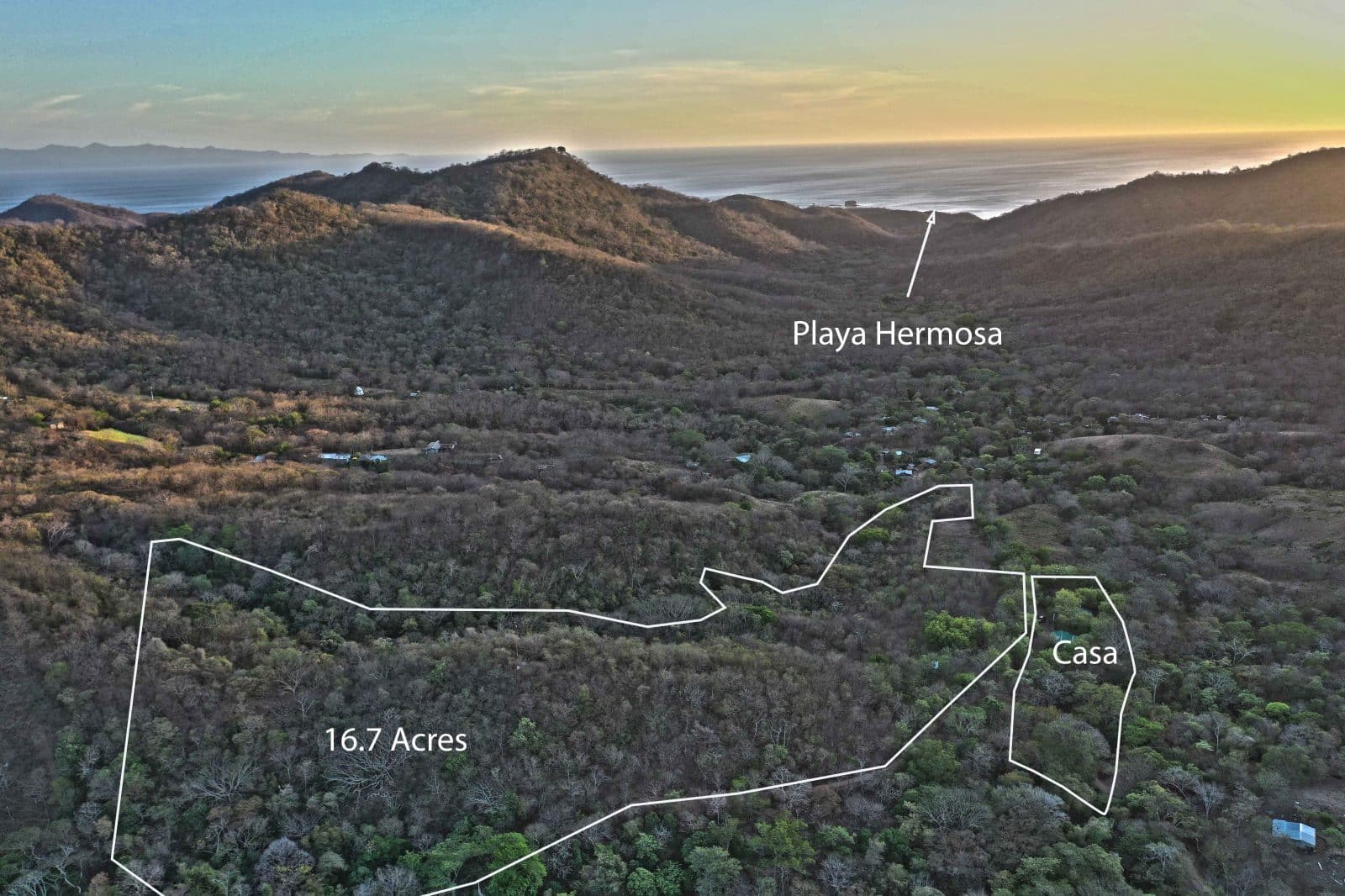 This Carrizal Acerage with development opportunities is near the entrance to Playa Hermosa.