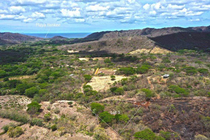 This multi-acre lot near Escamequita is a 10 minute drive to Playa Yankee.
