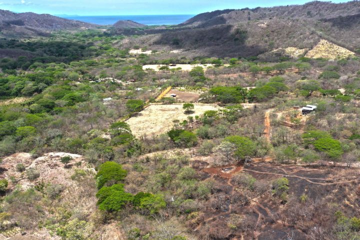 This multi-acre lot near Escamequita is the perfect mix of space and wild.