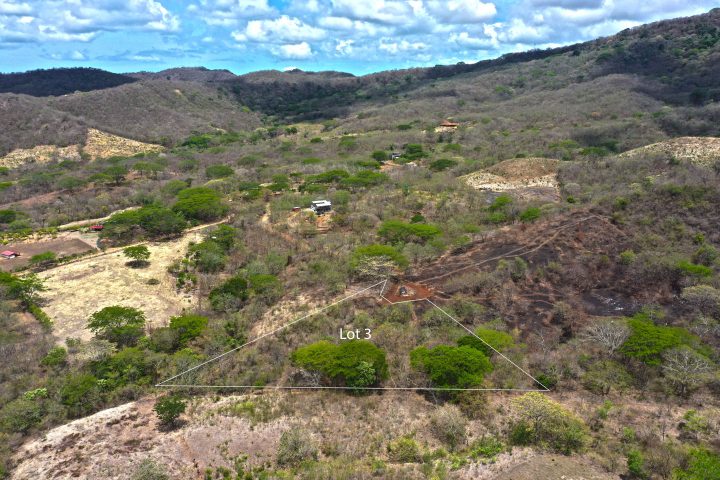 The multi-acre lot near Escamequita is the perfect place to build your dream project.