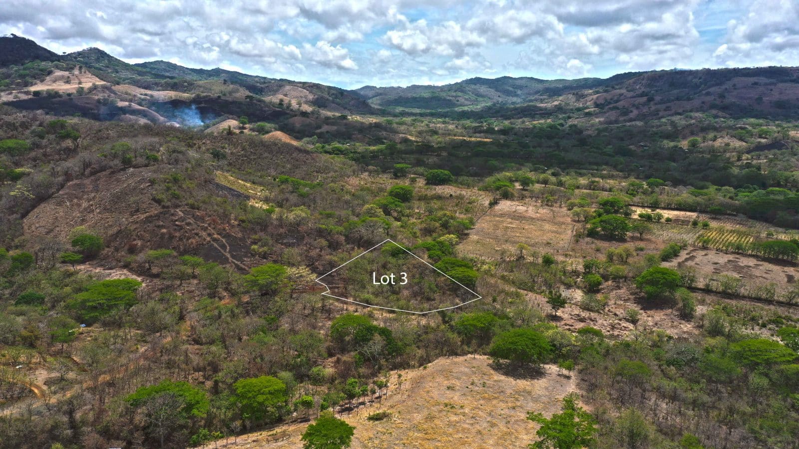 This multi-acre lot near Escamequita is one of four lots available in Gramales.