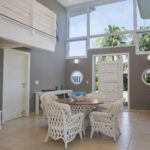 Interior entry way