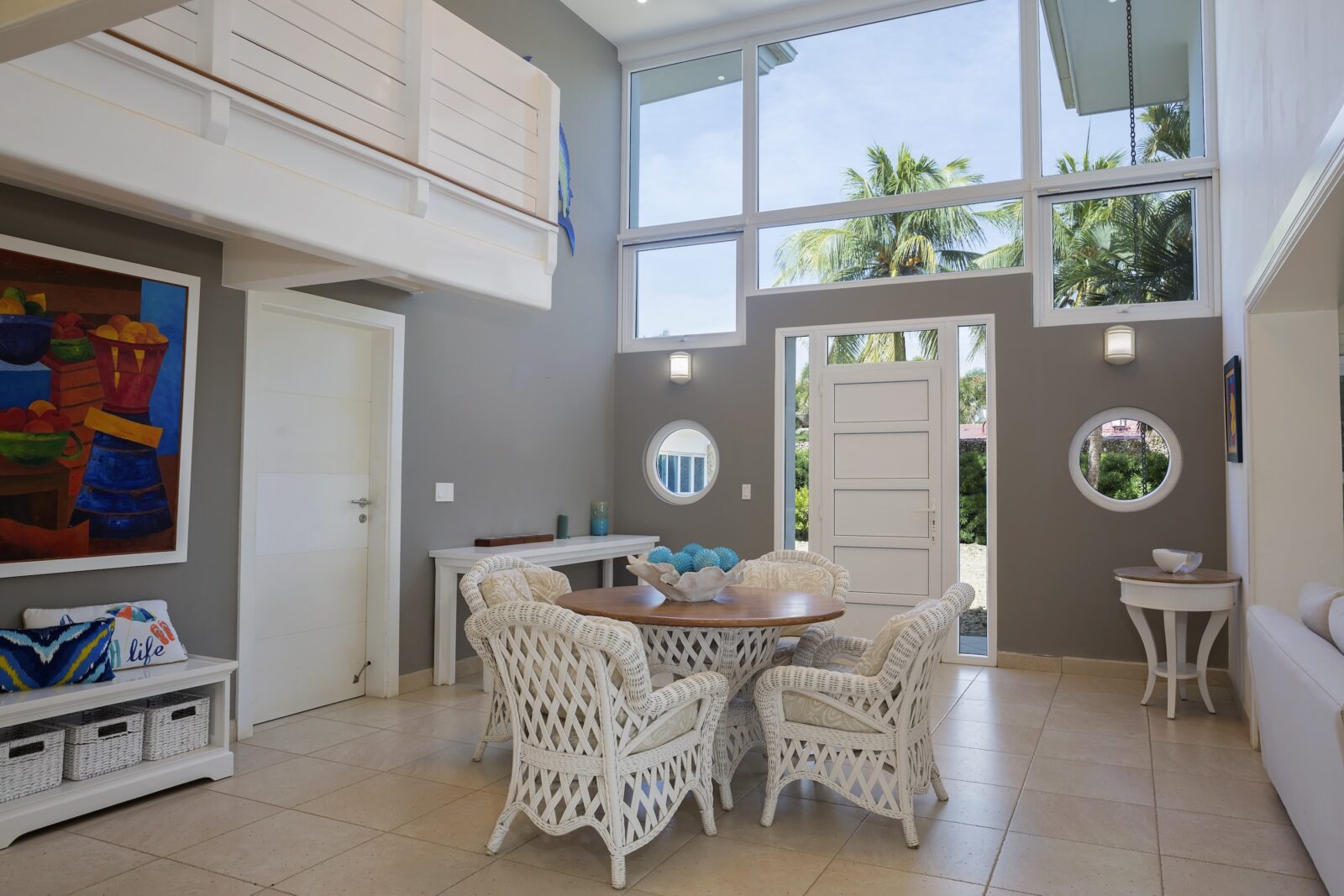 Interior entry way