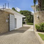 Exterior entry drive way