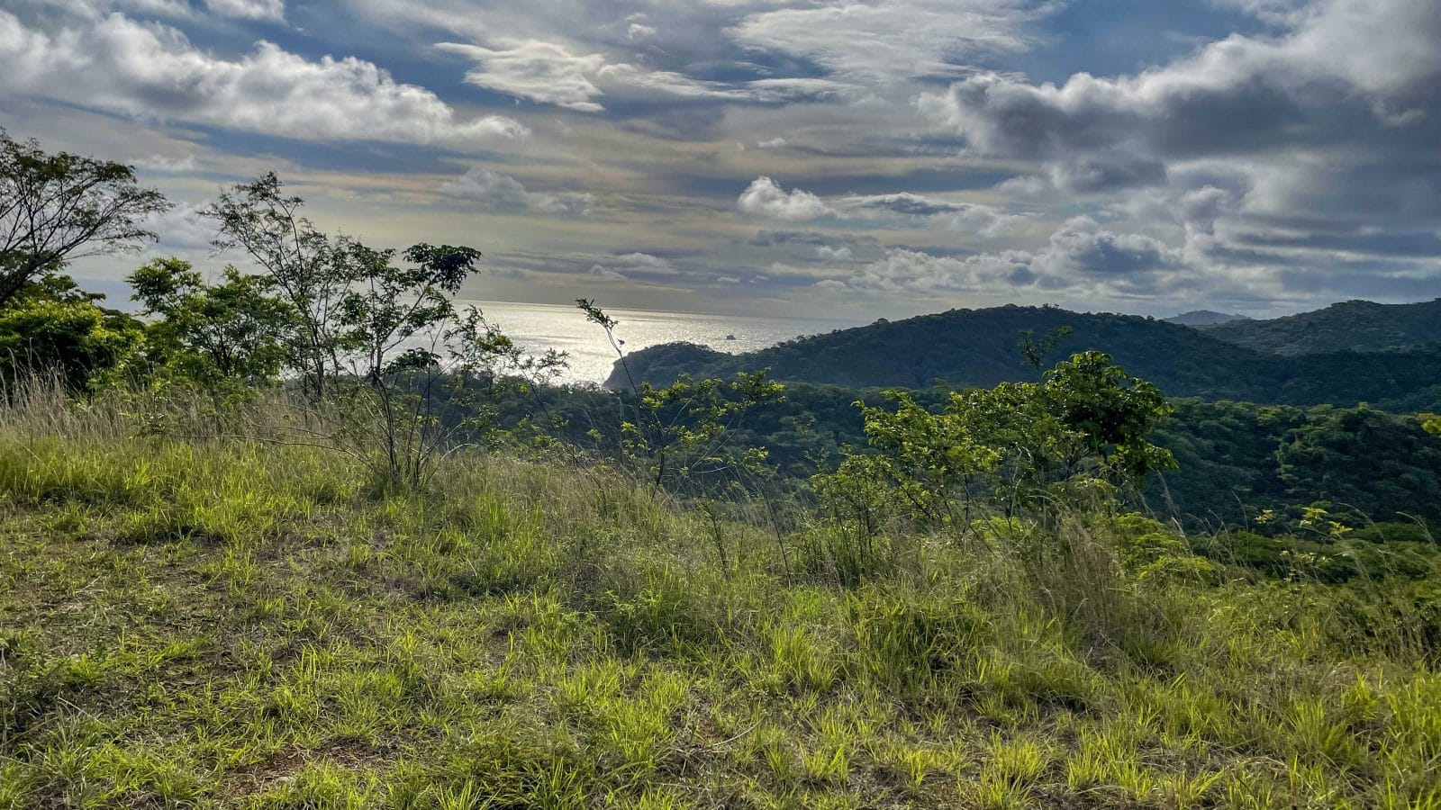 An ocean view triple lot near Playa Yankee is a rare find but here it is. This lot is a combination of three lots that have already been merged into one large lot. It gives plenty of room to build a dream home and ample space from the neighbors.