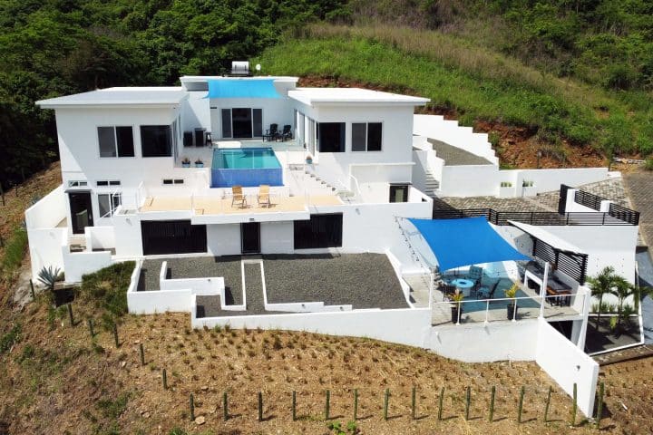 Luxury Home in Paradise Bay