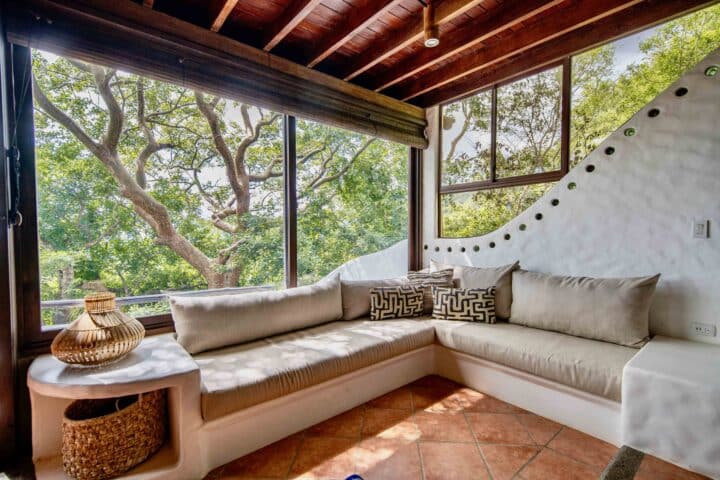 Luxury-Off-Grid Jungle Oasis