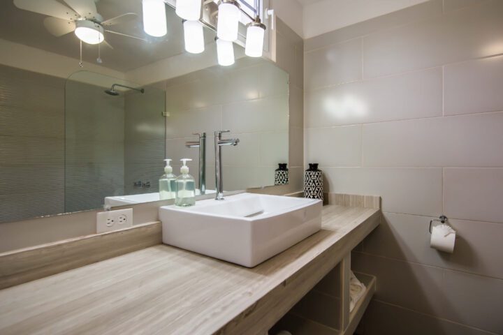 Modern bathroom and finishes