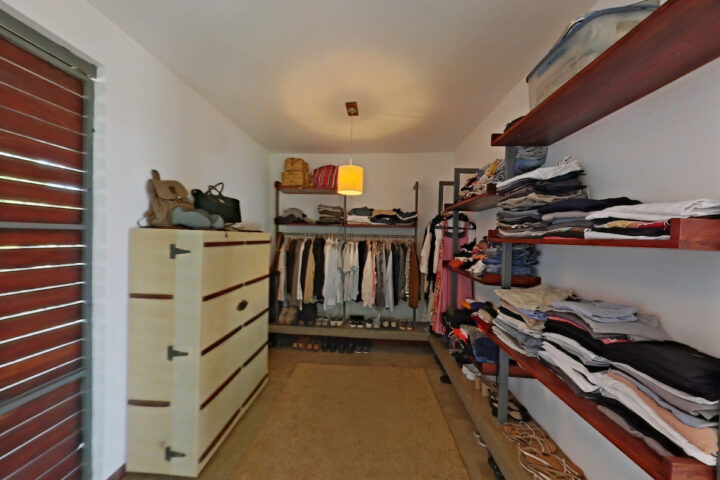 Walking closet