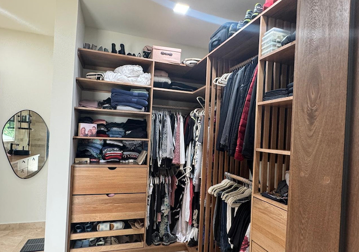Walking closet view