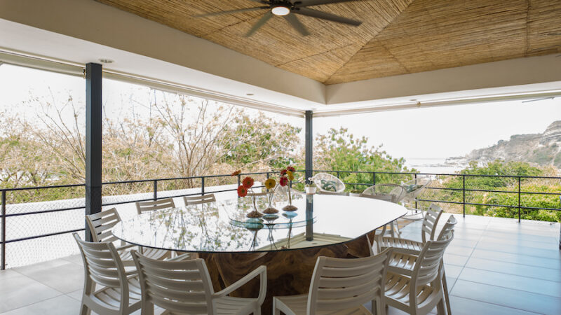 Upper level dinning room