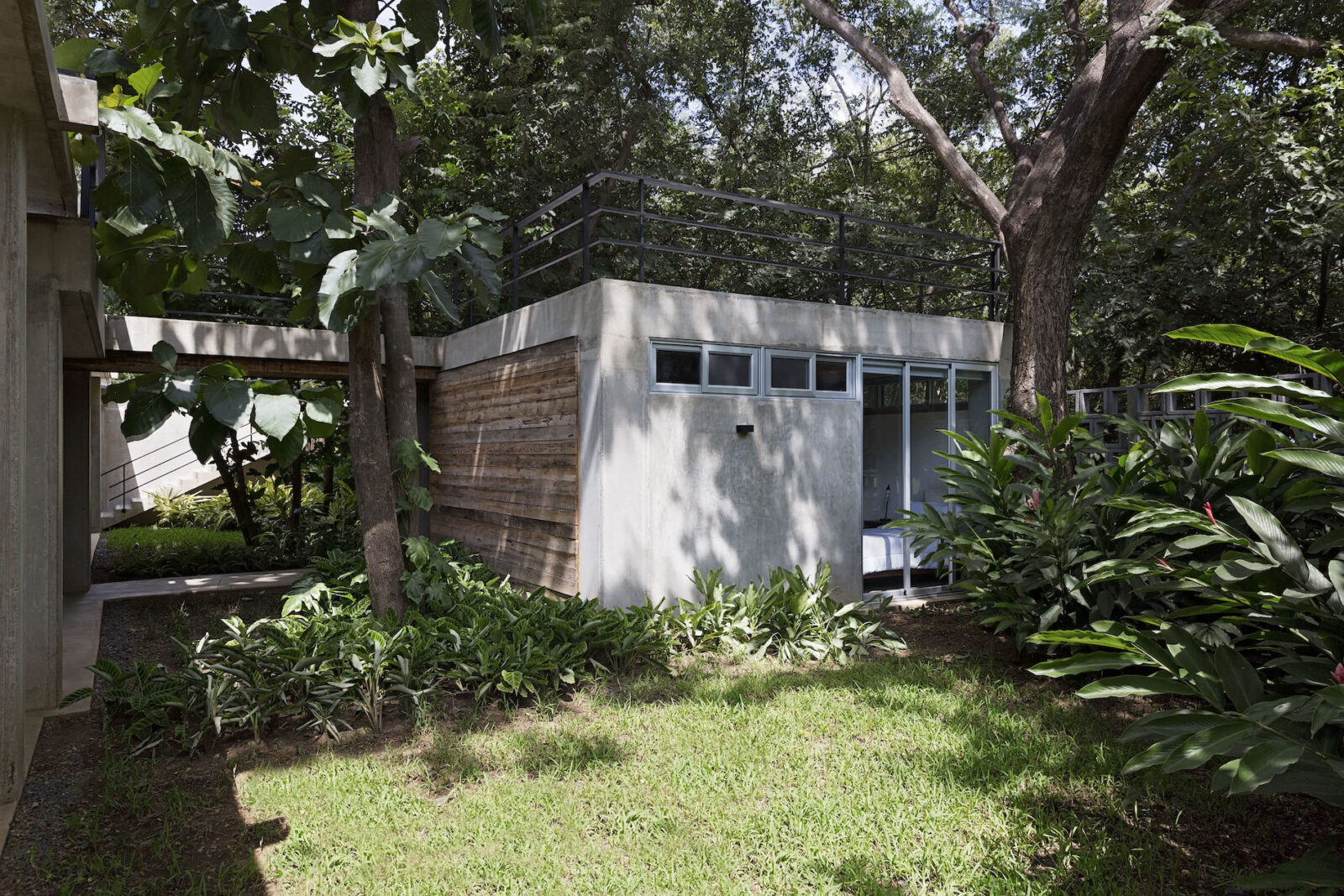 Exterior_Bedroom_Garden_View