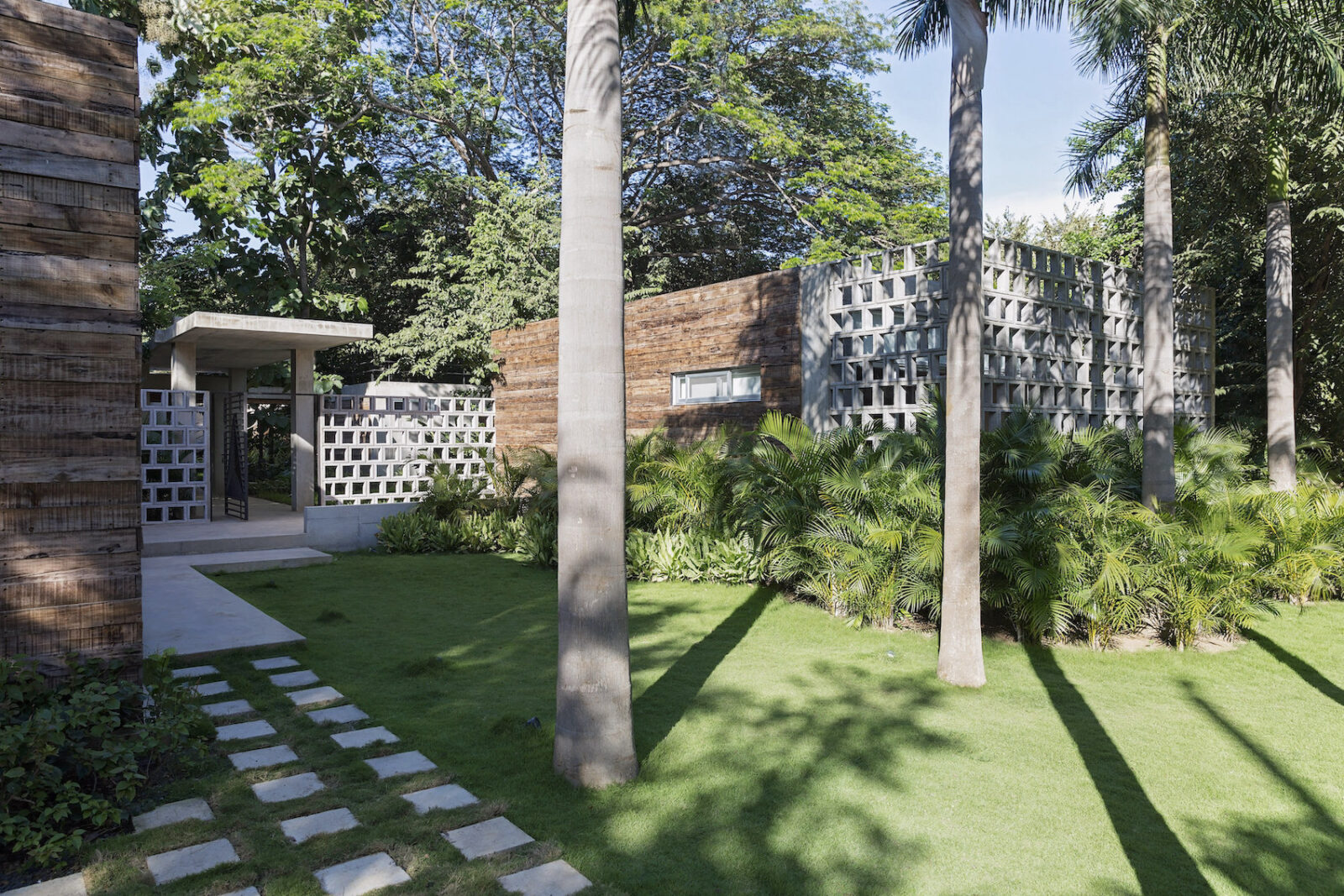 Exterior_Front_View