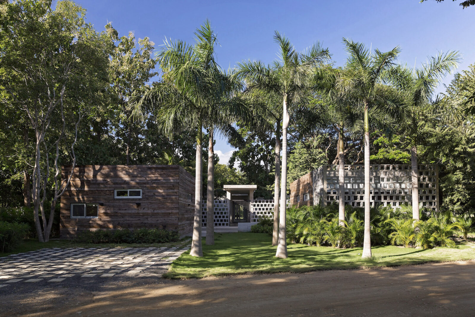 Exterior_Front_View