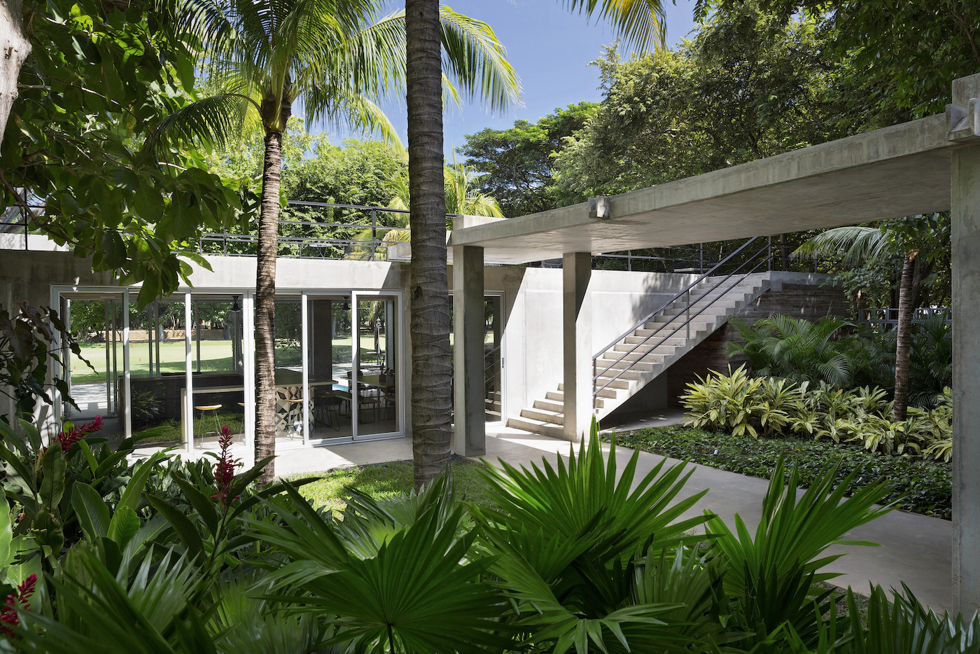 Exterior_Garden_View
