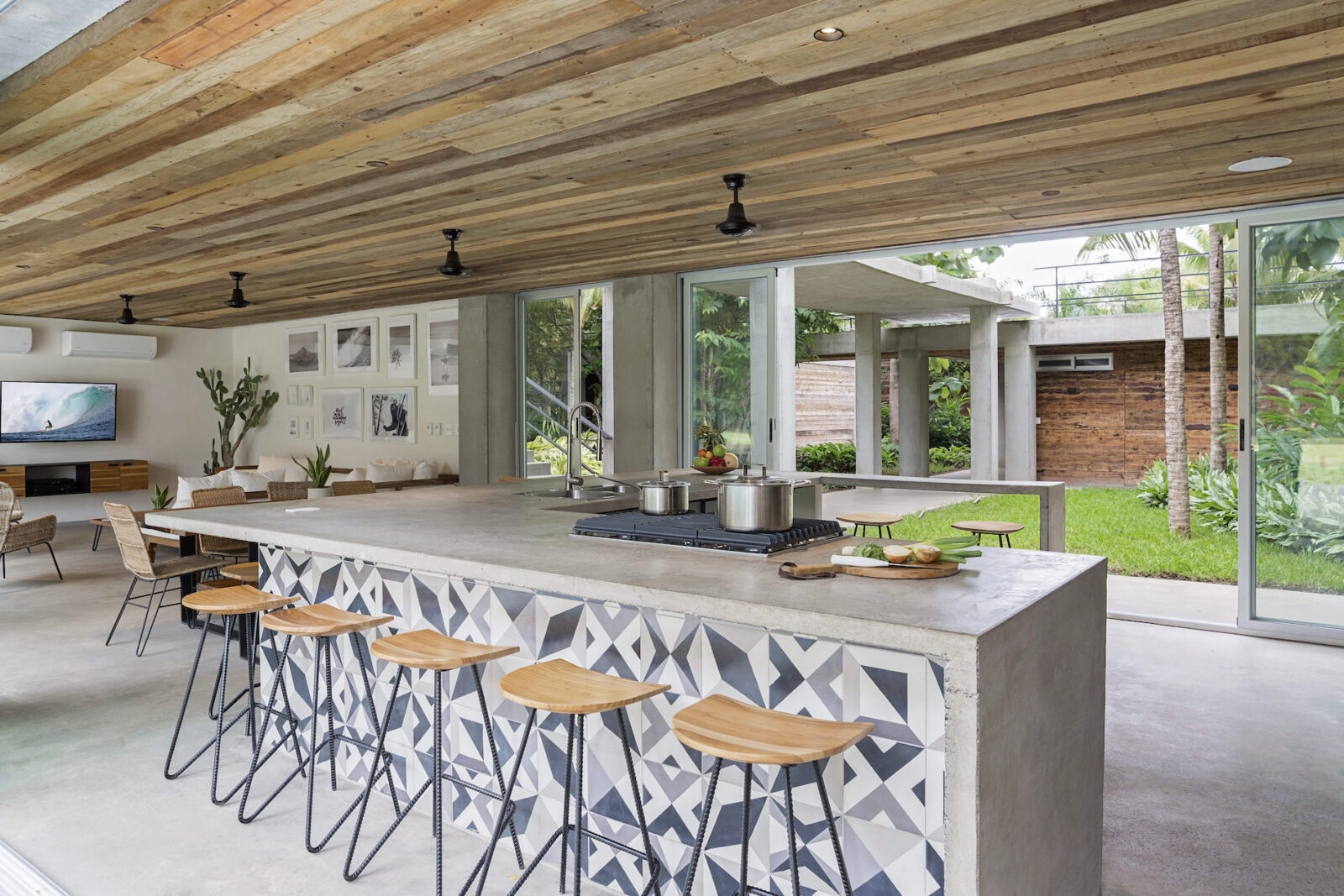 Kitchen angle 2