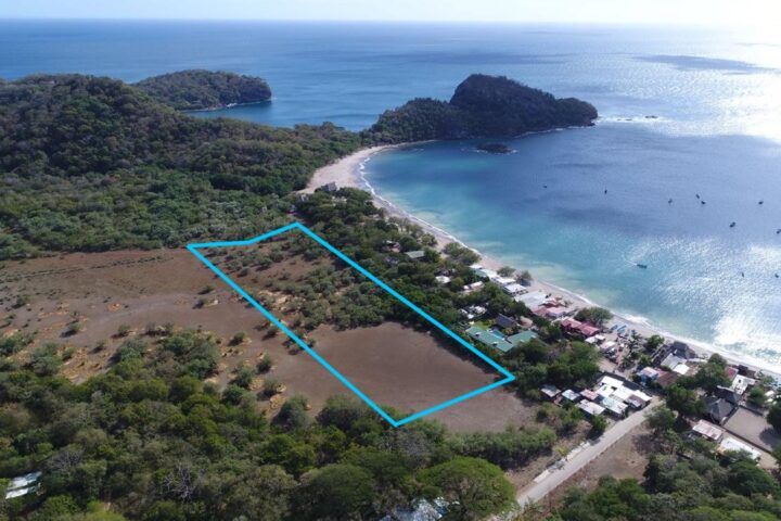 Titled Commercial lots in Gigante