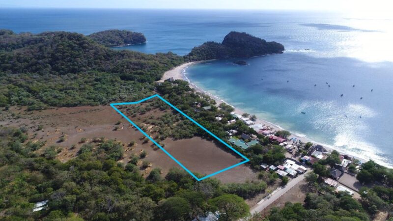 Titled Commercial lots in Gigante