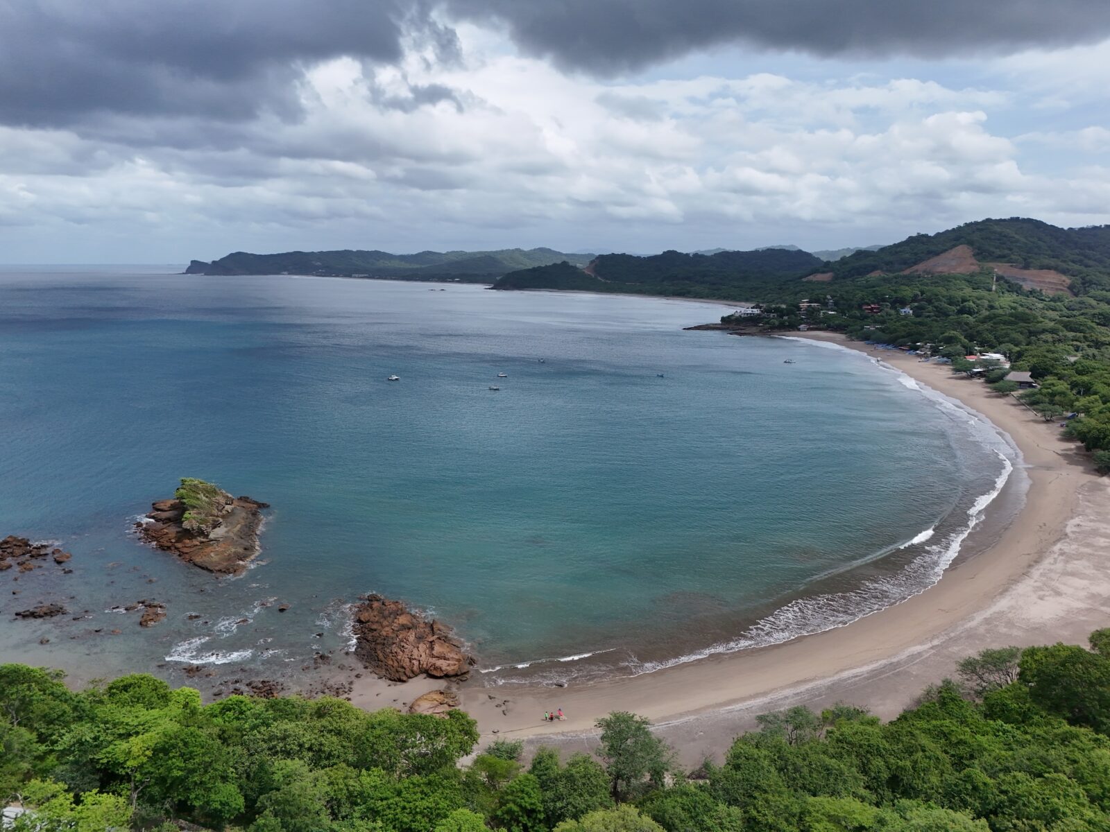 Titled Commercial lots in Gigante