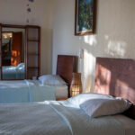 bedroom with two singles beds in Playa Maderas Cliff-Front Estate