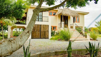 Colonial Surf Retreat in Popoyo