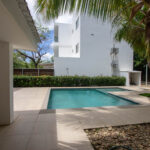 Lounge with direct access to the terrace