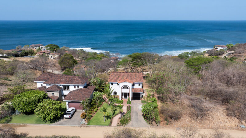 Coastline and beach near Rosada Seascape in Rancho Santana