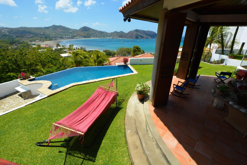 Bay-view home in Pacific Marlin — infinity pool and covered terrace