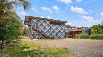 Commercial building on the Costanera Highway with its metal facade and exterior stairs
