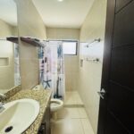 4-bedroom villa with pool in Colinas de Miramar — bathroom with granite vanity