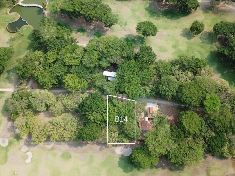 Overhead aerial with the B14 lot boundary on the golf course