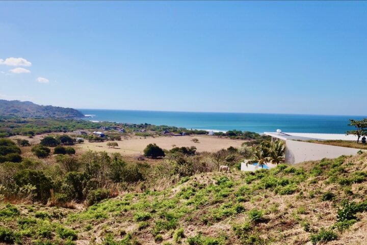 Ocean view lot in Popoyo — Pacific view over the coast from the hillside